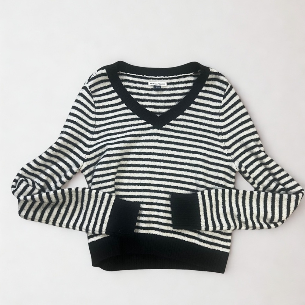 American Eagle Outfitters Black and White V-Neck Sweater